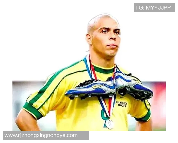 三名字的足球明星盘点：从传奇到新星，他们的名字背后有什么故事