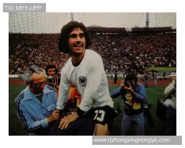 岁月无情但足球传奇永恒,盘点那些逐渐老去的球星们的辉煌与落幕 岁月无情但足球传奇永恒,盘点那些逐渐老去的球星们的辉煌与落幕