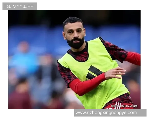 足球传奇球星突发重病病危消息引发全球球迷关注与担忧