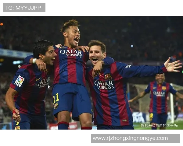 足球巨星背影转场：从辉煌到新征程，转会风云再起